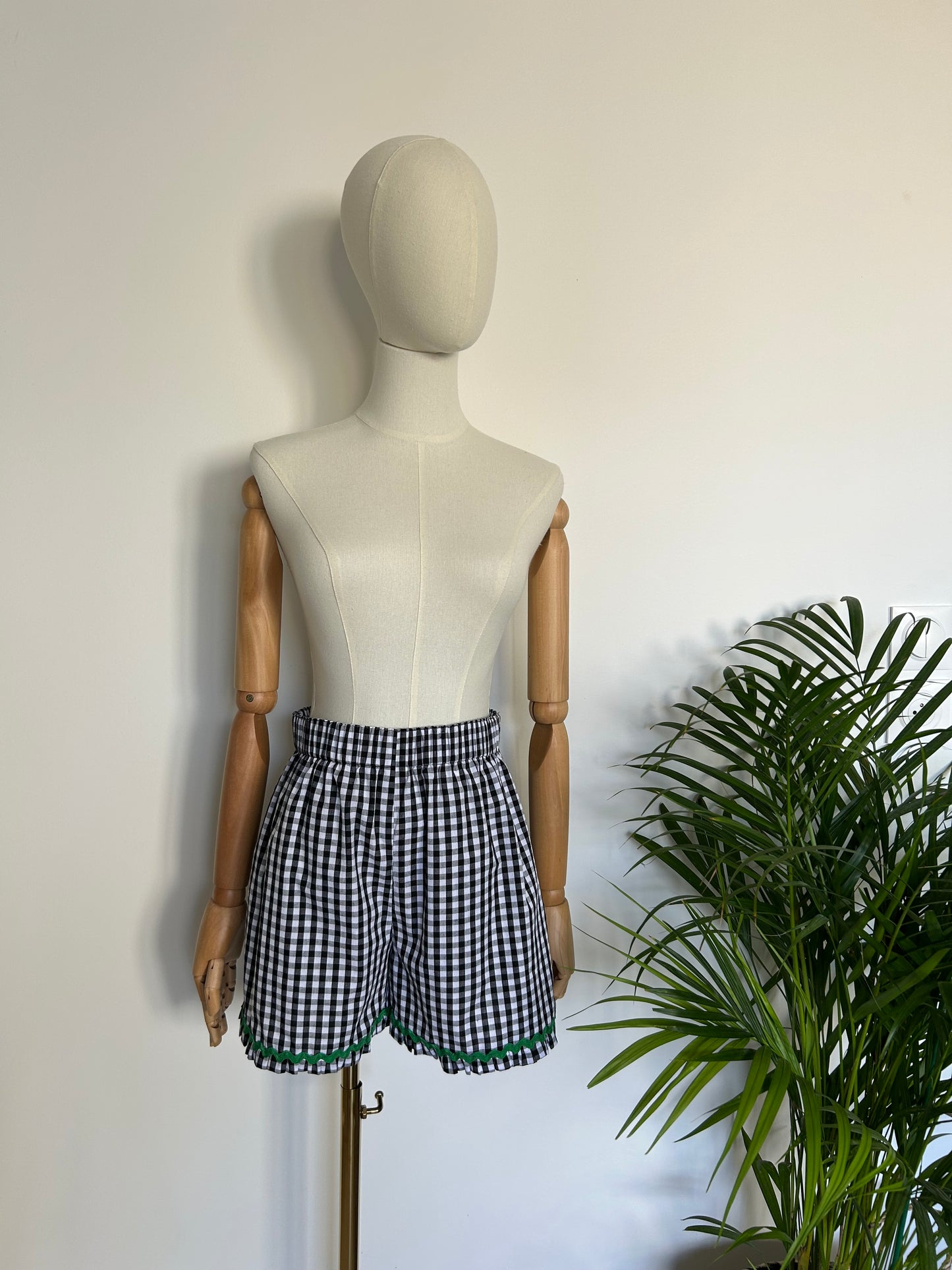 Frill shorts in Black Gingham