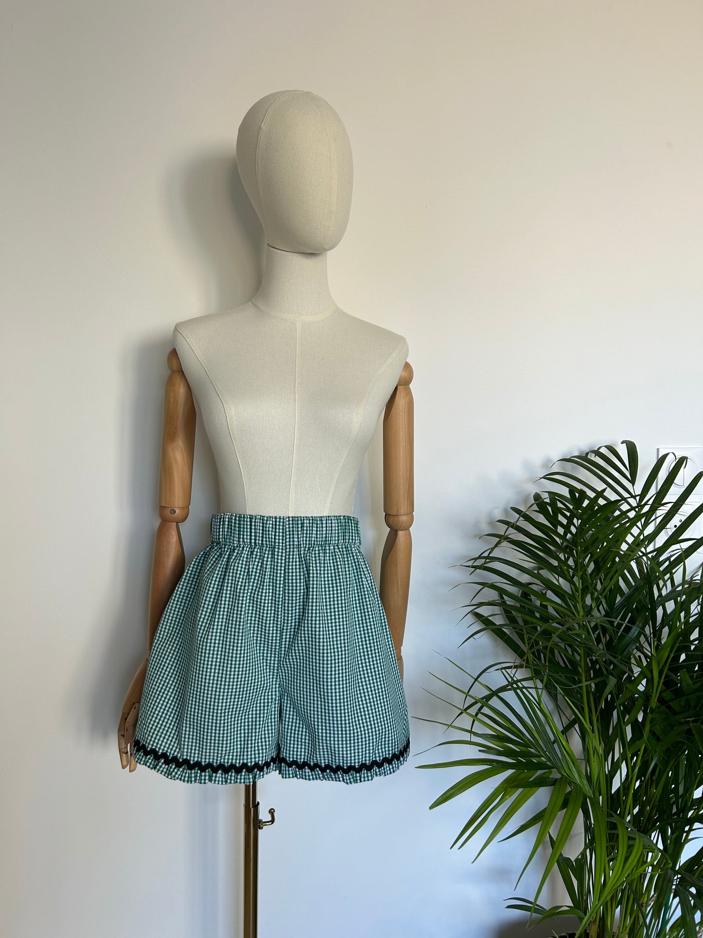 Frill shorts in Green Gingham